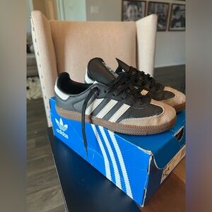 Samba gray and black boys size 13.5